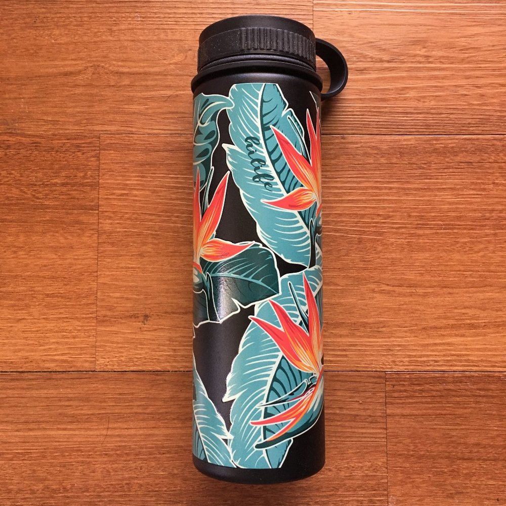 NWT Hawaiian Tropical Floral 22 oz Water Bottle